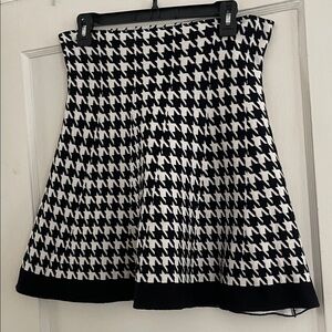 Chic Houndstooth Skater Skirt